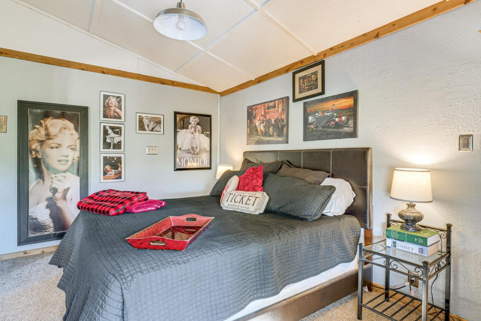 College Station Getaway With Hot Tub And Courtyard! Villa Luaran gambar