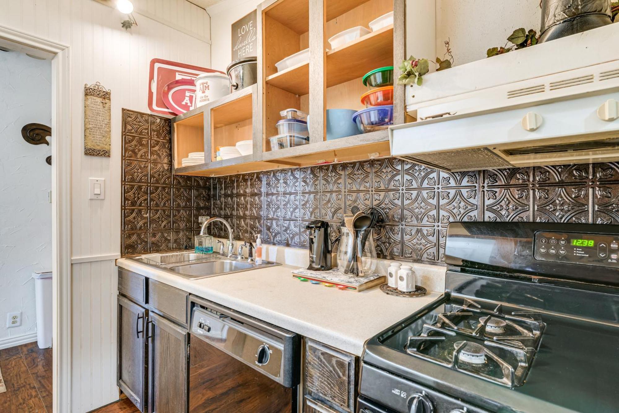 College Station Getaway With Hot Tub And Courtyard! Villa Luaran gambar